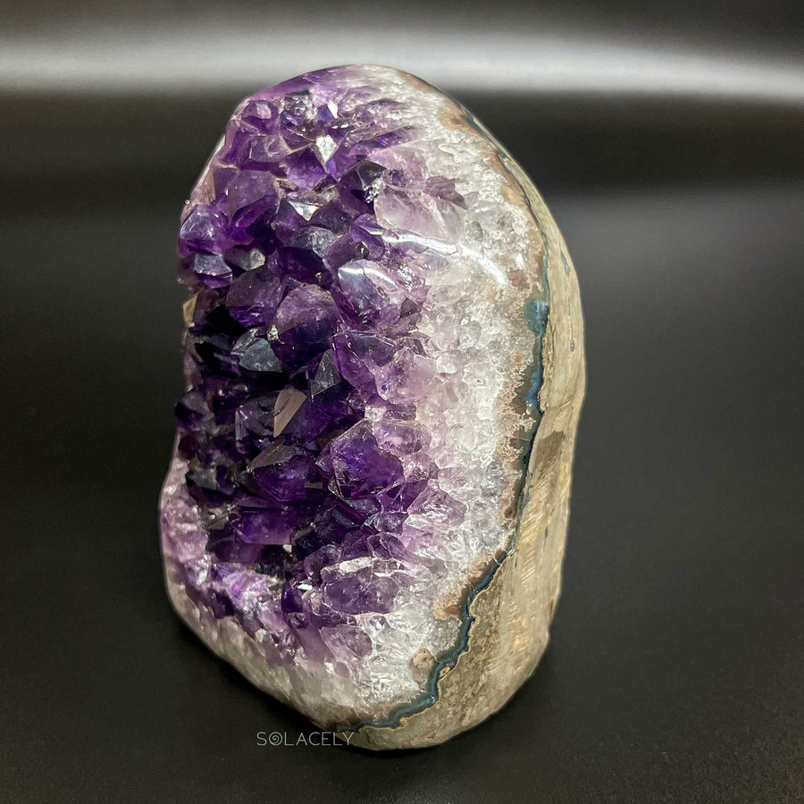 amethyst crystal geode 569g