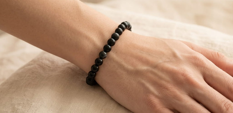 Which Hand to Wear a Black Obsidian Bracelet
