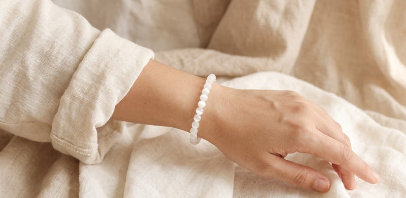 Which hand to wear selenite bracelet