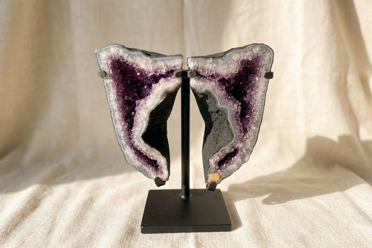 Crystal geodes