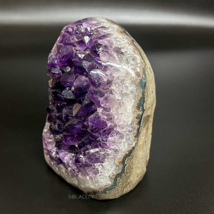 amethyst crystal geode 569g