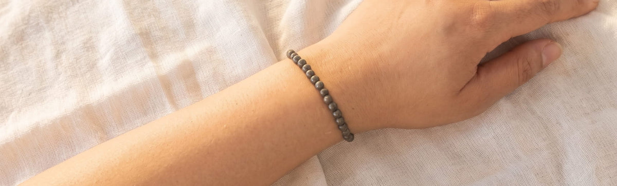 Best hand for wearing pyrite bracelet