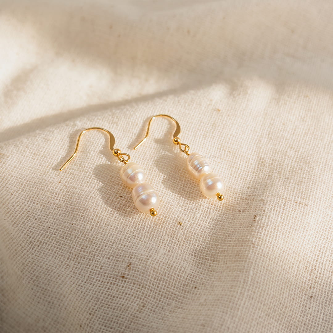 Classic pearl dangle earrings
