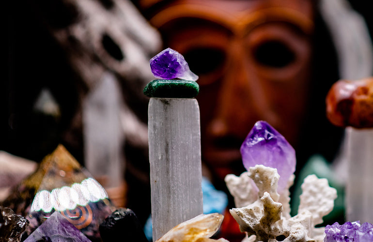 Crystals and minerals curated on the Solacely shelf