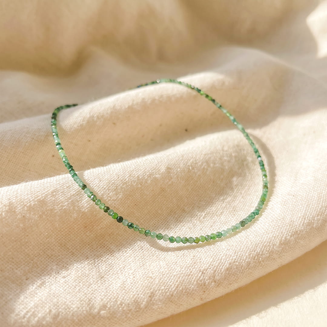 Elegant emerald beaded necklace