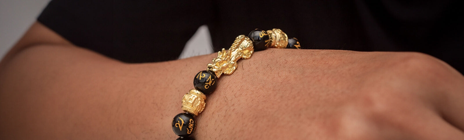 how do i wear a feng shui bracelet banner image