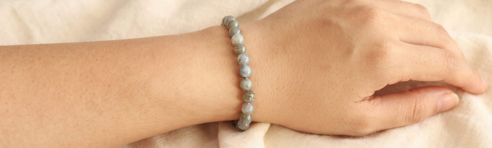 Labradorite bracelet wearing guide