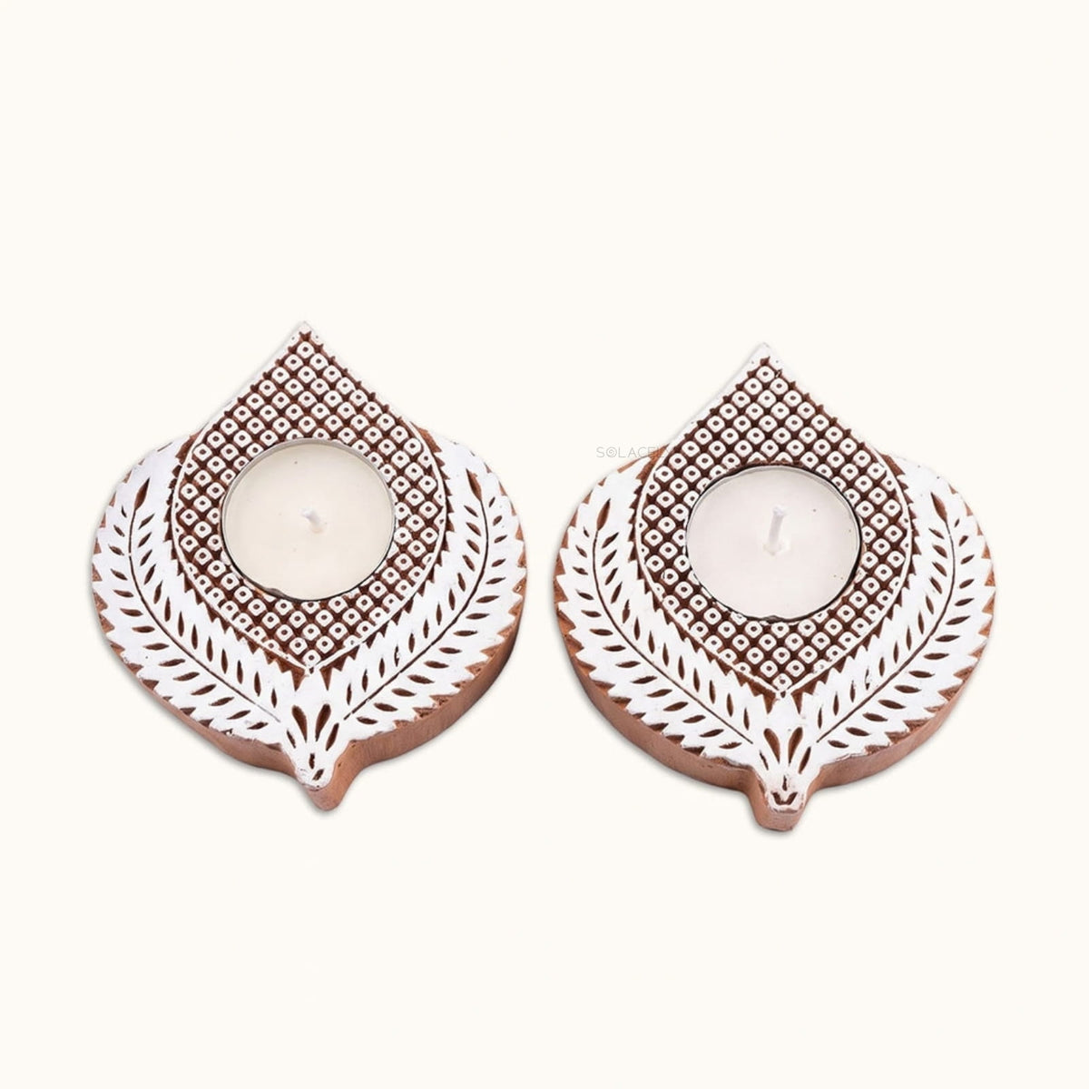 Leaf pattern wooden candle holder set