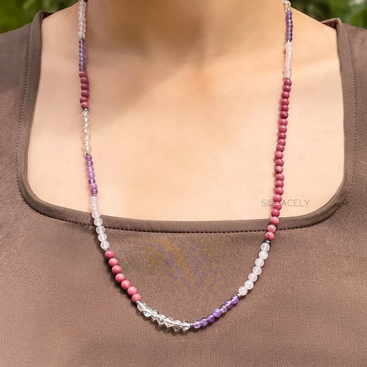 Necklace with multicolored beads