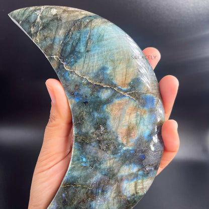 moon shaped labradorite