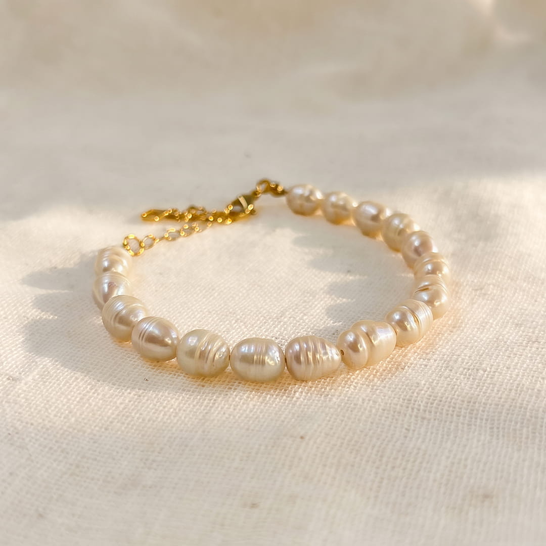 Natural freshwater pearl bracelet
