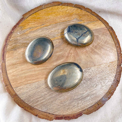 natural pyrite palm stone